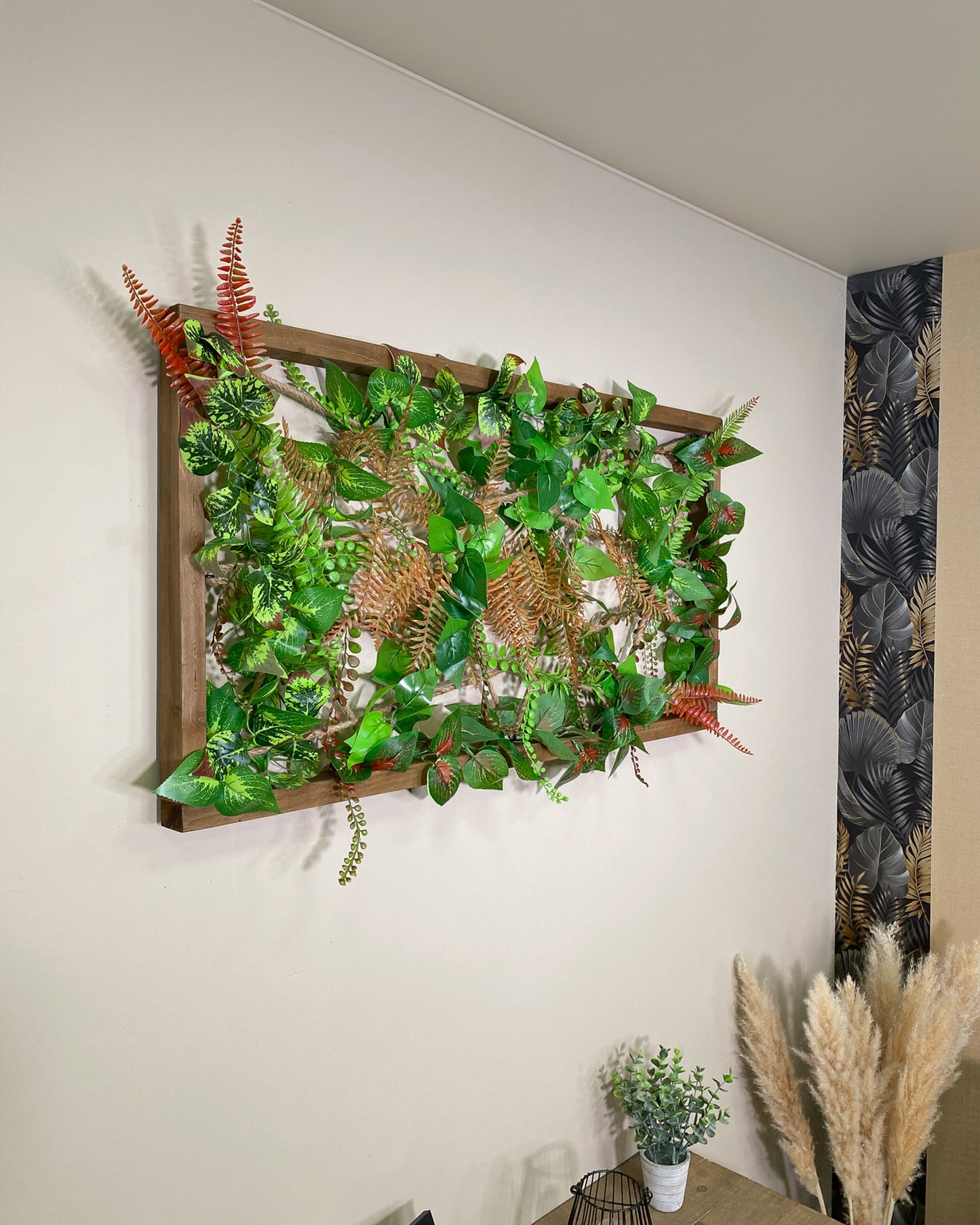 Plantframe/Pflanzenwand/Mooswand "PANAY" aus Realtouch Kunstpflanzen mit Fichtenholzrahmen