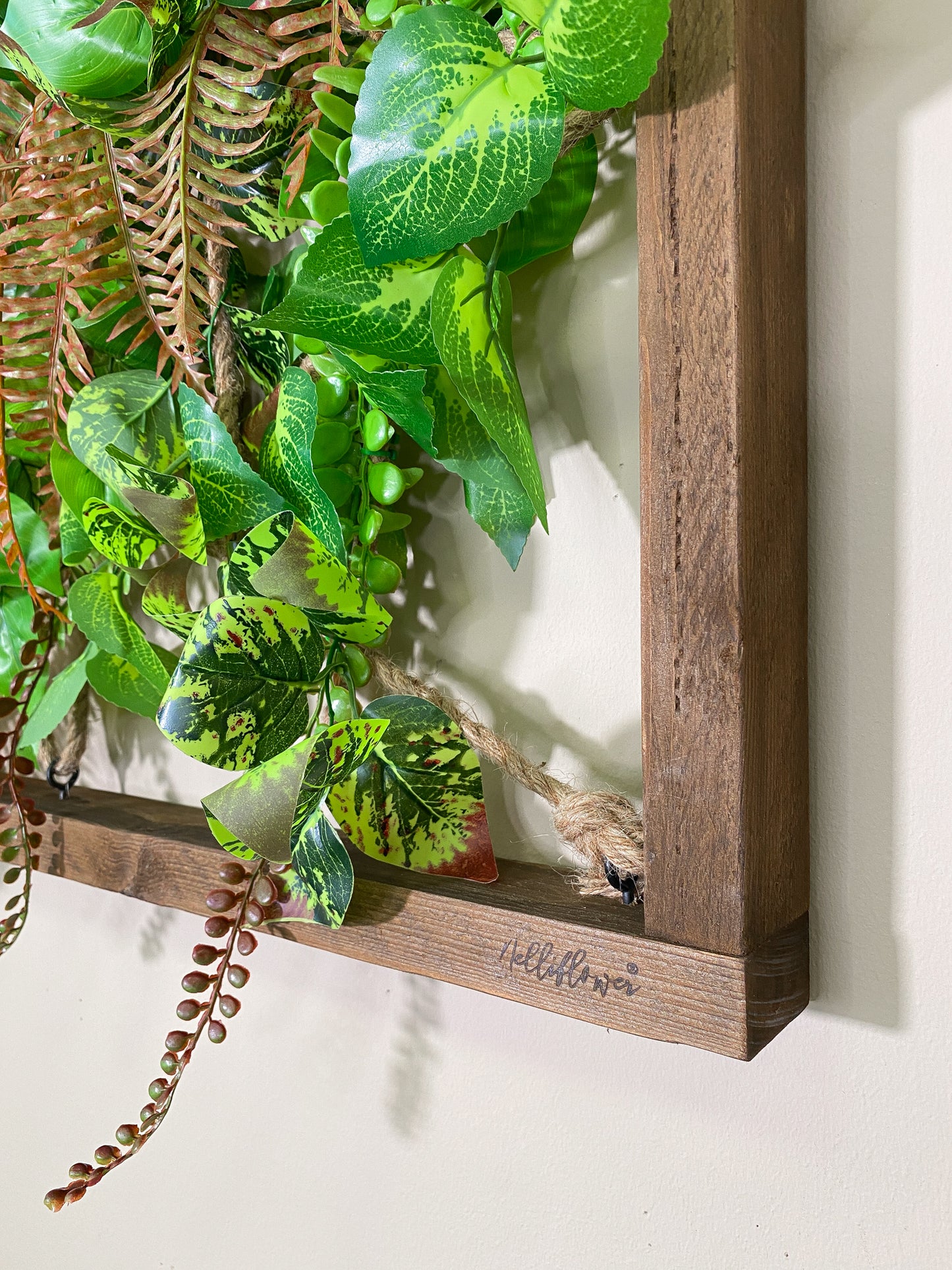 Plantframe/Pflanzenwand/Mooswand "PANAY" aus Realtouch Kunstpflanzen mit Fichtenholzrahmen