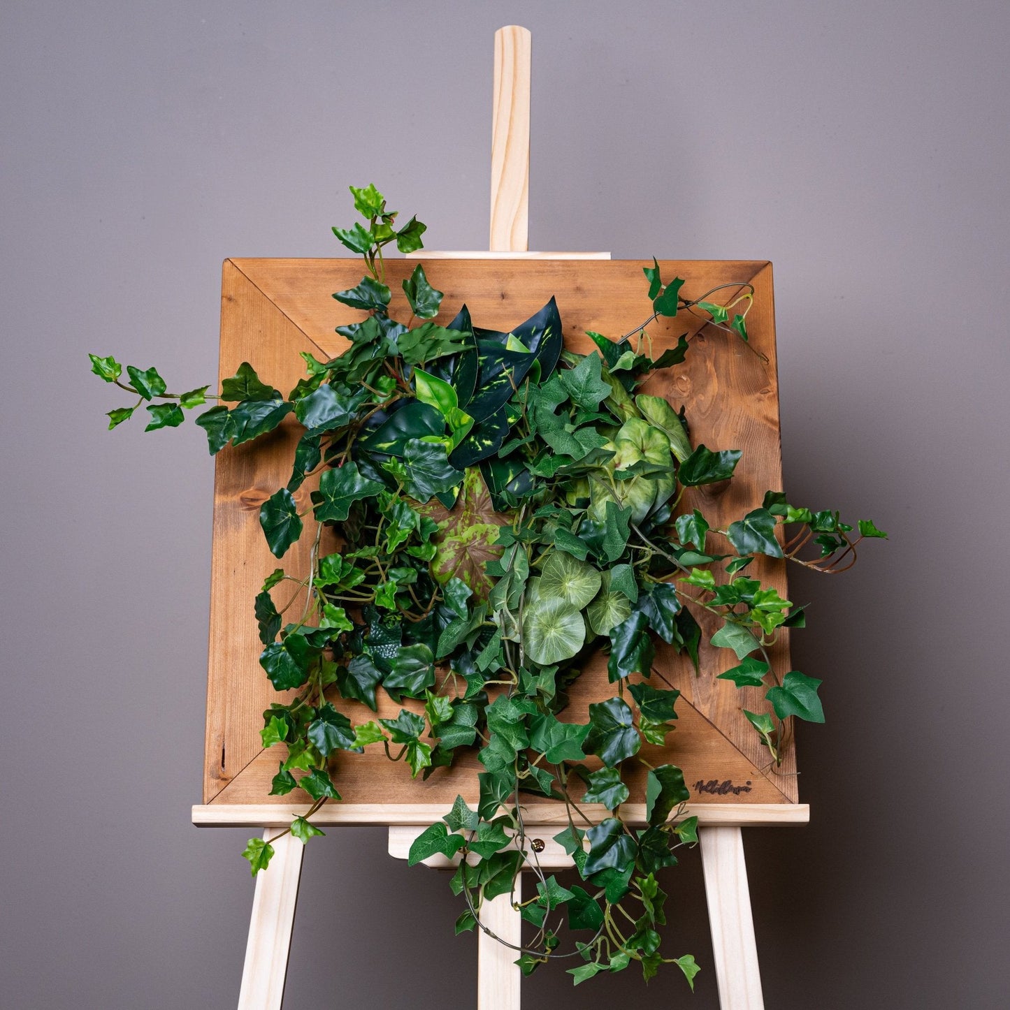 Plantframe/Pflanzenwand/Mooswand "Vinca" 50x50cm aus Realtouch Kunstpflanzen in Massivholzrahmen
