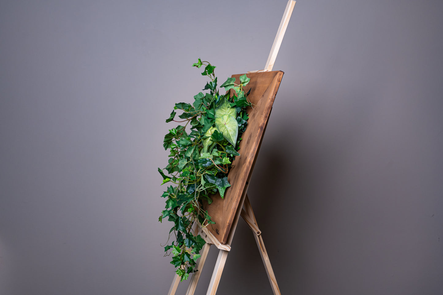Plantframe/Pflanzenwand/Mooswand "Vinca" 50x50cm aus Realtouch Kunstpflanzen in Massivholzrahmen