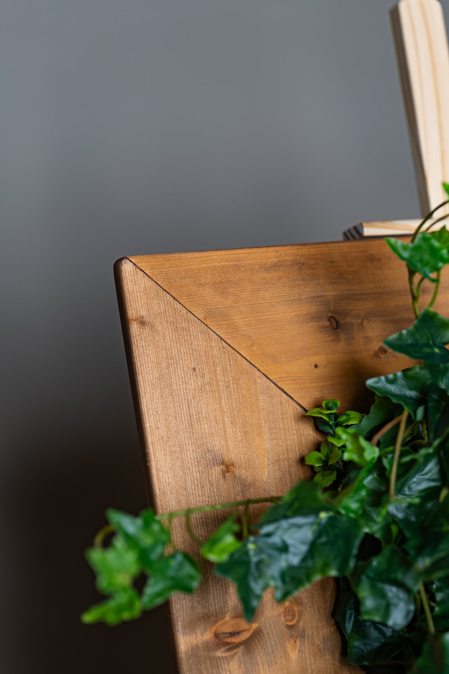 Plantframe/Pflanzenwand/Mooswand "Vinca" 50x50cm aus Realtouch Kunstpflanzen in Massivholzrahmen