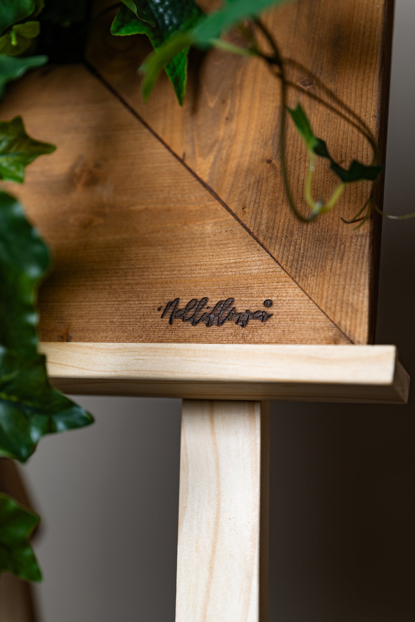 Plantframe/Pflanzenwand/Mooswand "Vinca" 50x50cm aus Realtouch Kunstpflanzen in Massivholzrahmen