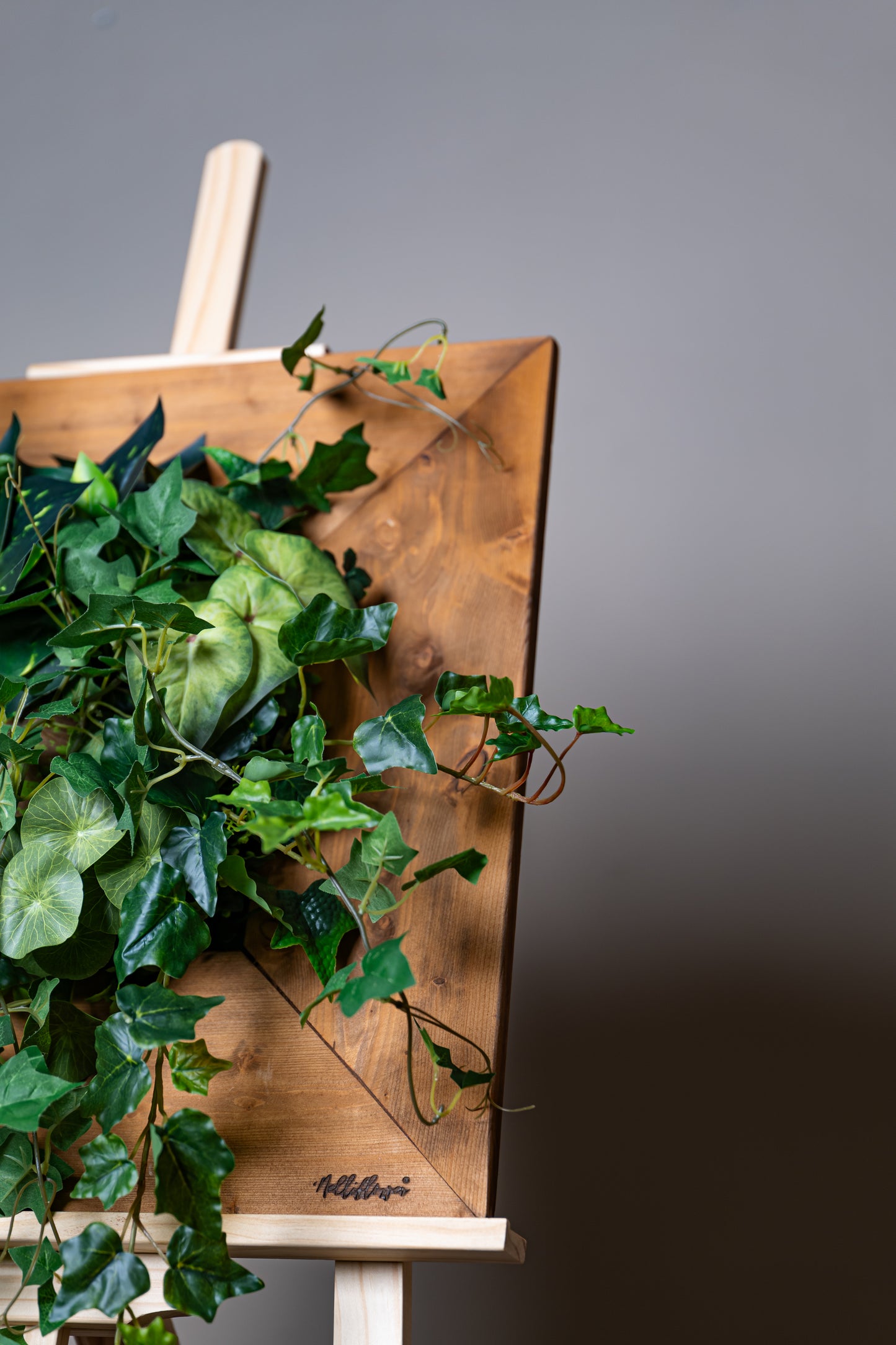 Plantframe/Pflanzenwand/Mooswand "Vinca" 50x50cm aus Realtouch Kunstpflanzen in Massivholzrahmen