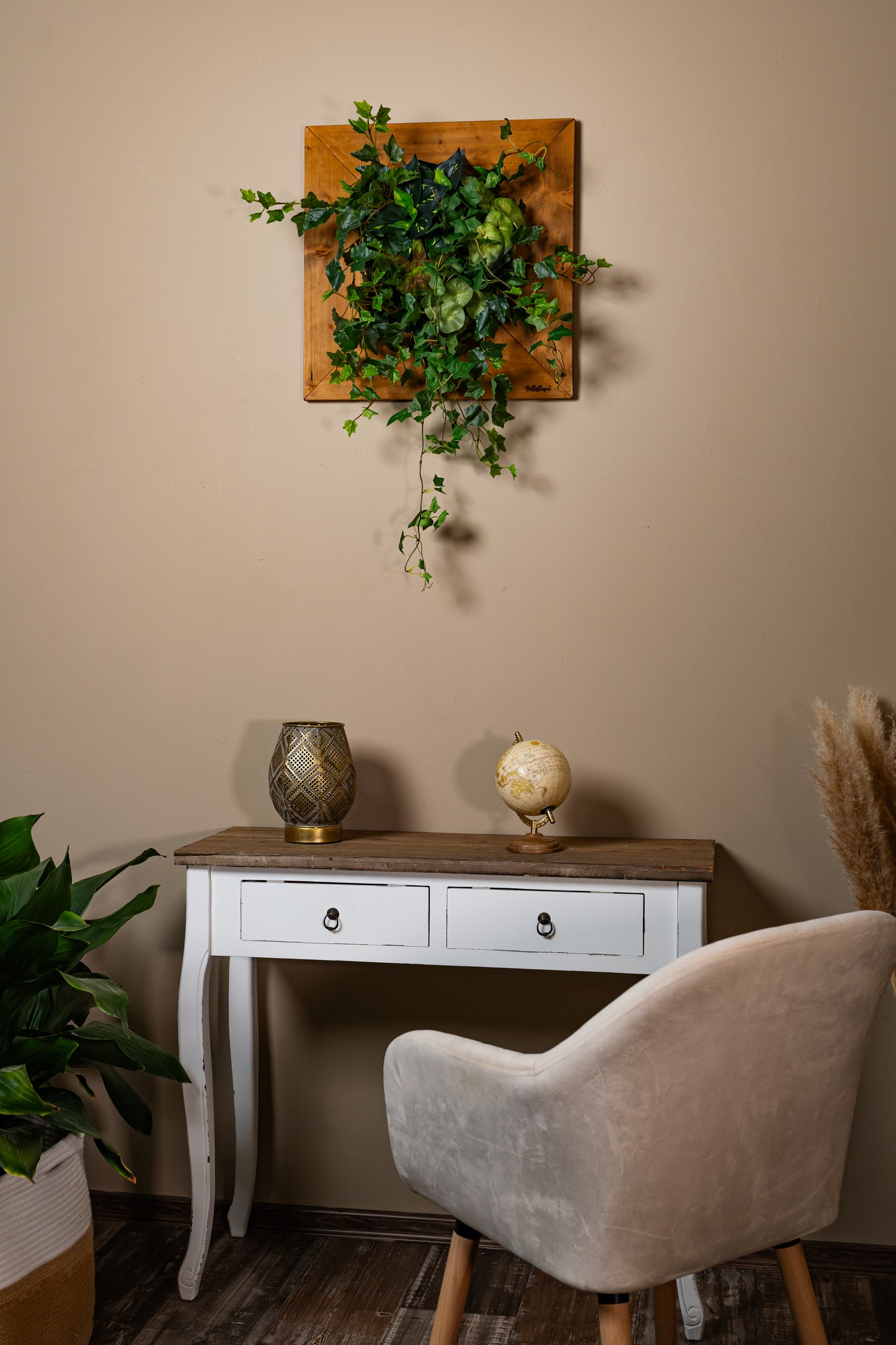 Plantframe/Pflanzenwand/Mooswand "Vinca" 50x50cm aus Realtouch Kunstpflanzen in Massivholzrahmen