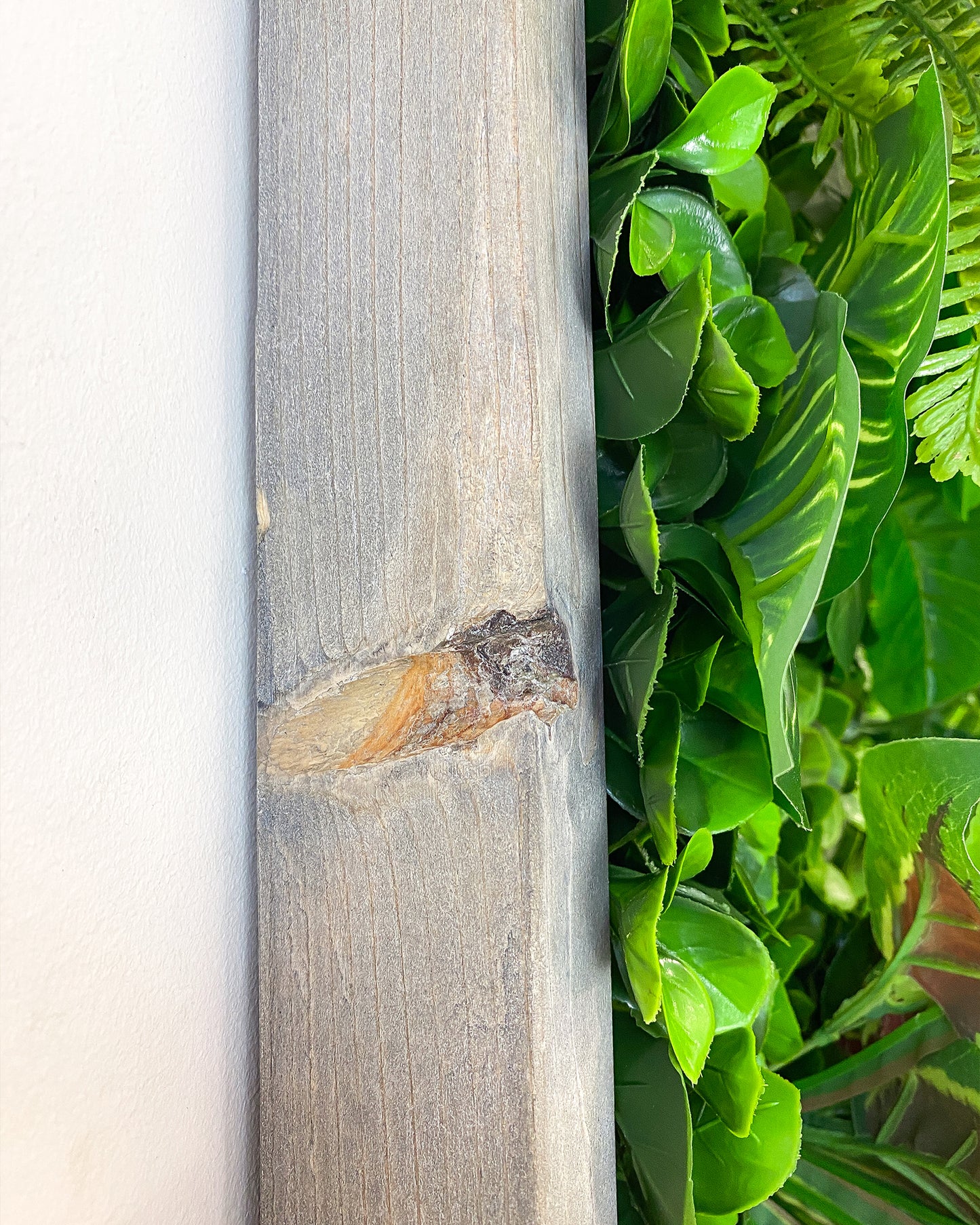 Plantframe/Pflanzenwand/Mooswand "PANAY" aus Realtouch Kunstpflanzen mit Fichtenholzrahmen
