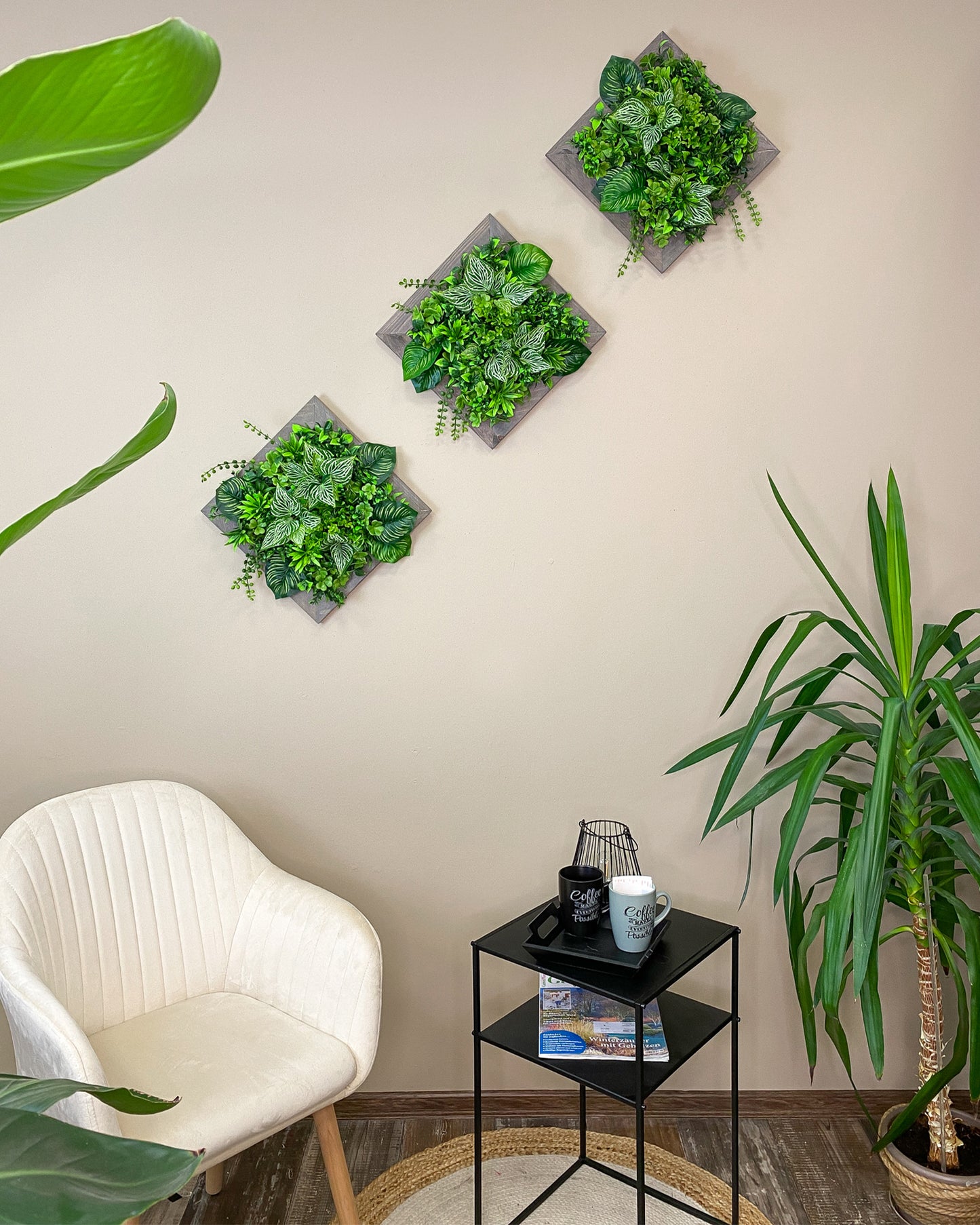 Tiny Frame "PARANA" made of Realtouch artificial plants with a spruce frame