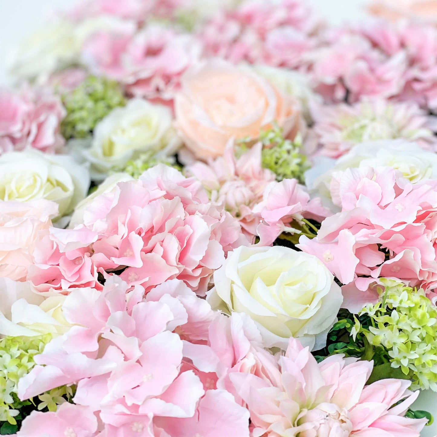 Flowerframe "HONEYDEW" aus Realtouch Kunstpflanzen, Holzrahmen mit weißem Decor - nelliflower.de