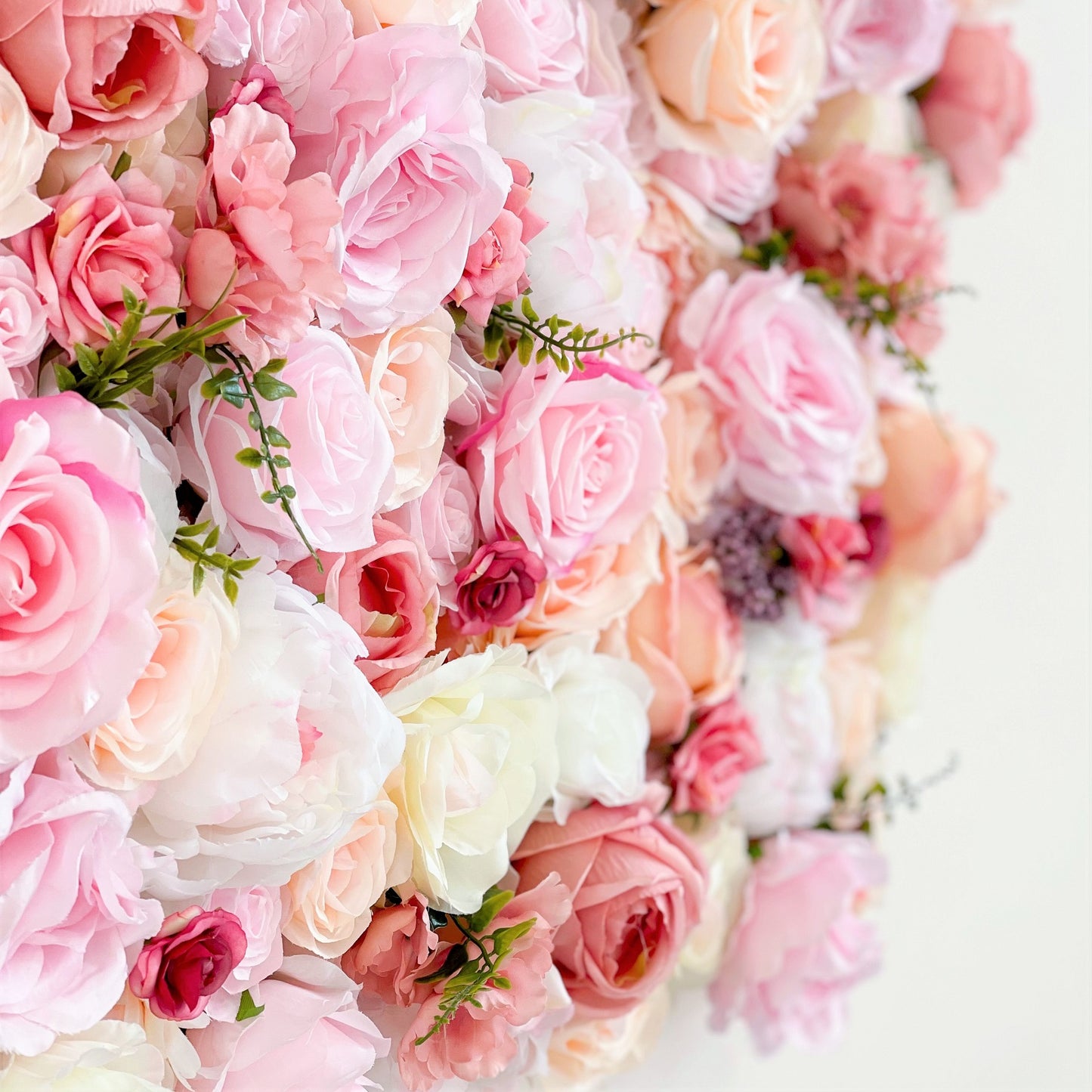 Blumenwand „BLOOMYLICIOUS“ aus Realtouch Kunstpflanzen