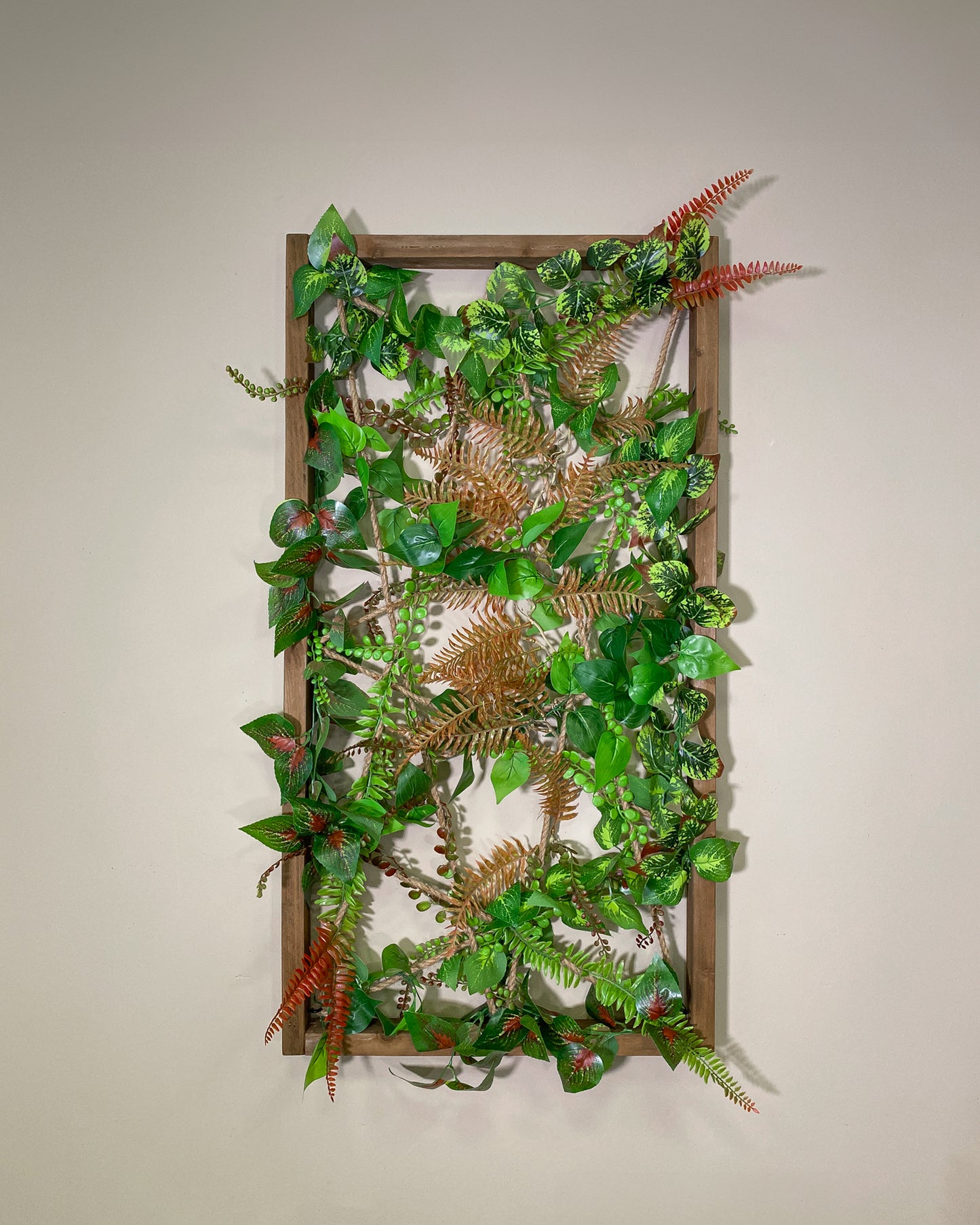 Plantframe/Pflanzenwand/Mooswand "PANAY" aus Realtouch Kunstpflanzen mit Fichtenholzrahmen