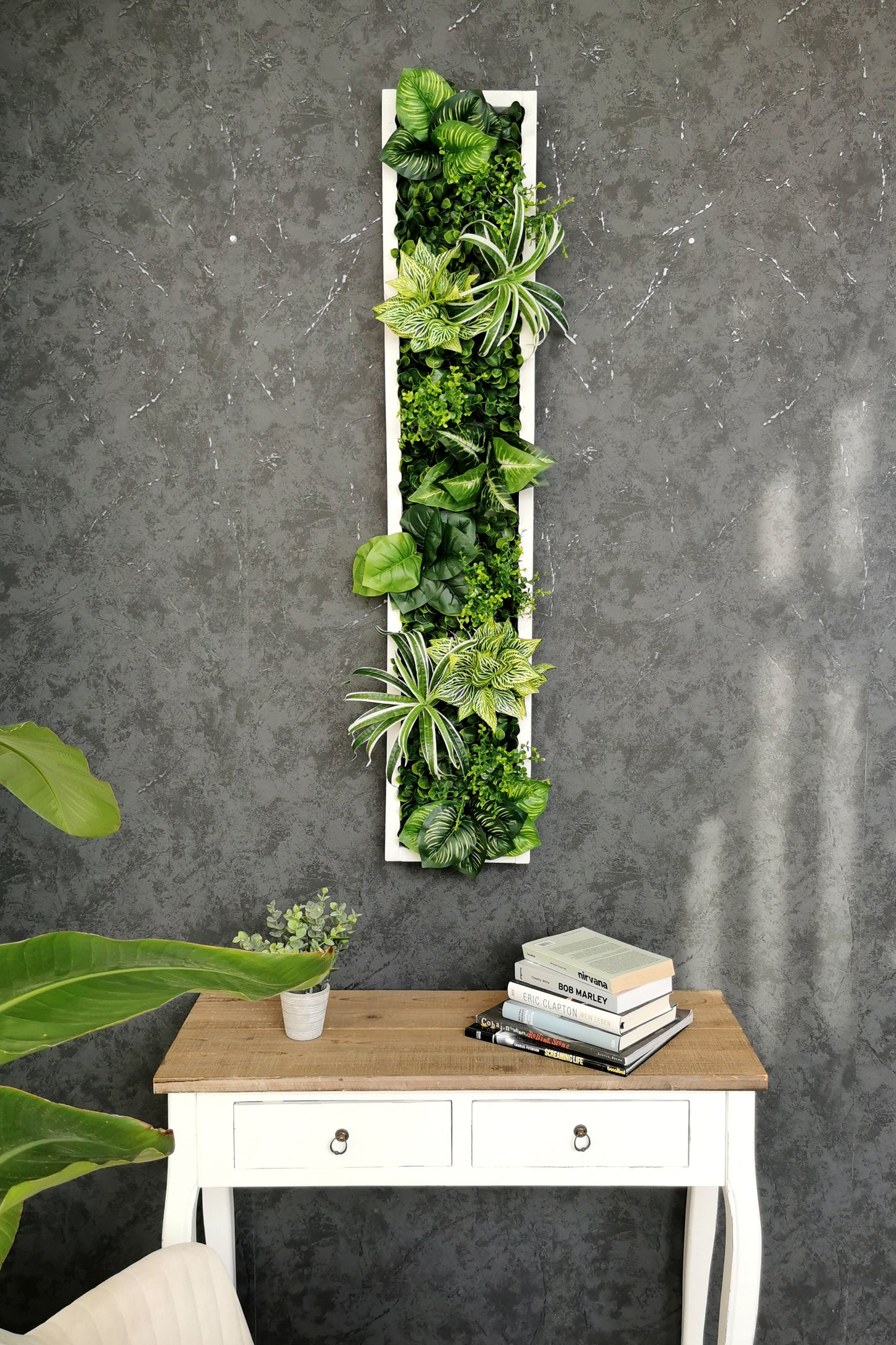 Plantframe/Pflanzenbild/Mooswand "SAMANA" aus Realtouch Kunstpflanzen im Dschungel Design in Fichtenholzrahmen